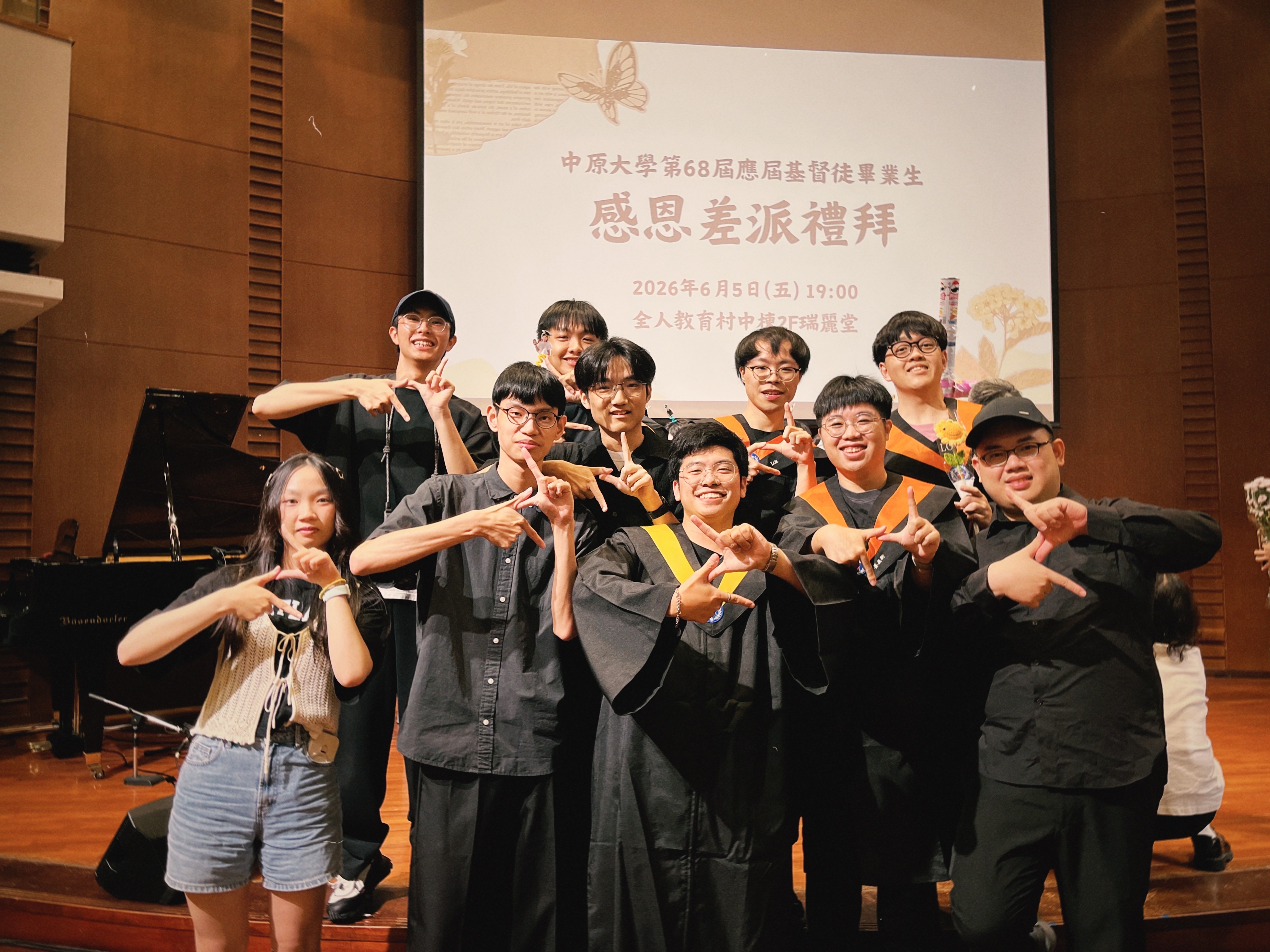 希望下次回去的時候已經有人確立正確姿勢是哪隻手在上面了